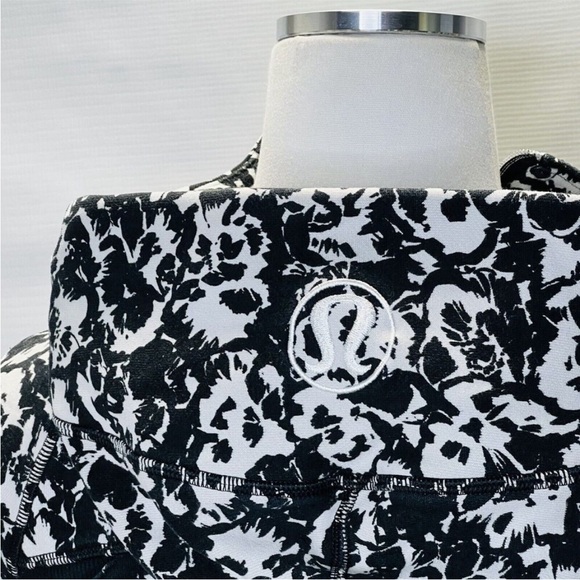lululemon Black and White Flowers Scuba Hoodie Size 6 - Picture 5 of 12
